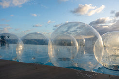 Boules transparentes piscine